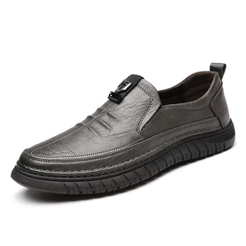 Deri Erkek rahat ayakkabılar üzerinde kayma moda Lüks Marka 2023 yeni Erkek Loafer'lar Moccasins Nefes Siyah sürüş ayakkabısı erkekler için