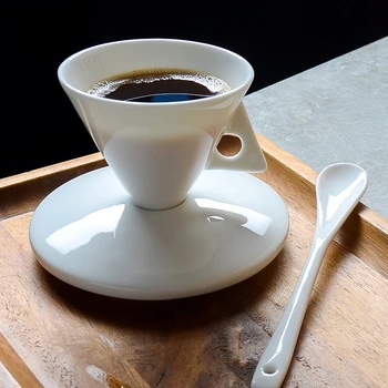 Ins Tarzı Kemik Çini El Demlenmiş Kahve Fincanları ve Tabakları Seti Kaşık Espresso Payı Kişilik Çin Porselen