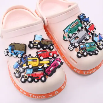 Toptan 50 adet PVC Ayakkabı Takılar Antika Araba Kamyon Cabrio Aksesuarları DIY Ayakkabı Dekorasyon Croc Jıbz Çocuklar X-mas Hediye