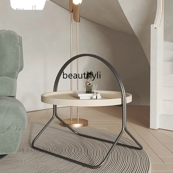 yj Modern ışık lüks Yan sehpa küçük daire basit tarzı kolu köşe masa Ins tarzı tasarımcı mobilyası